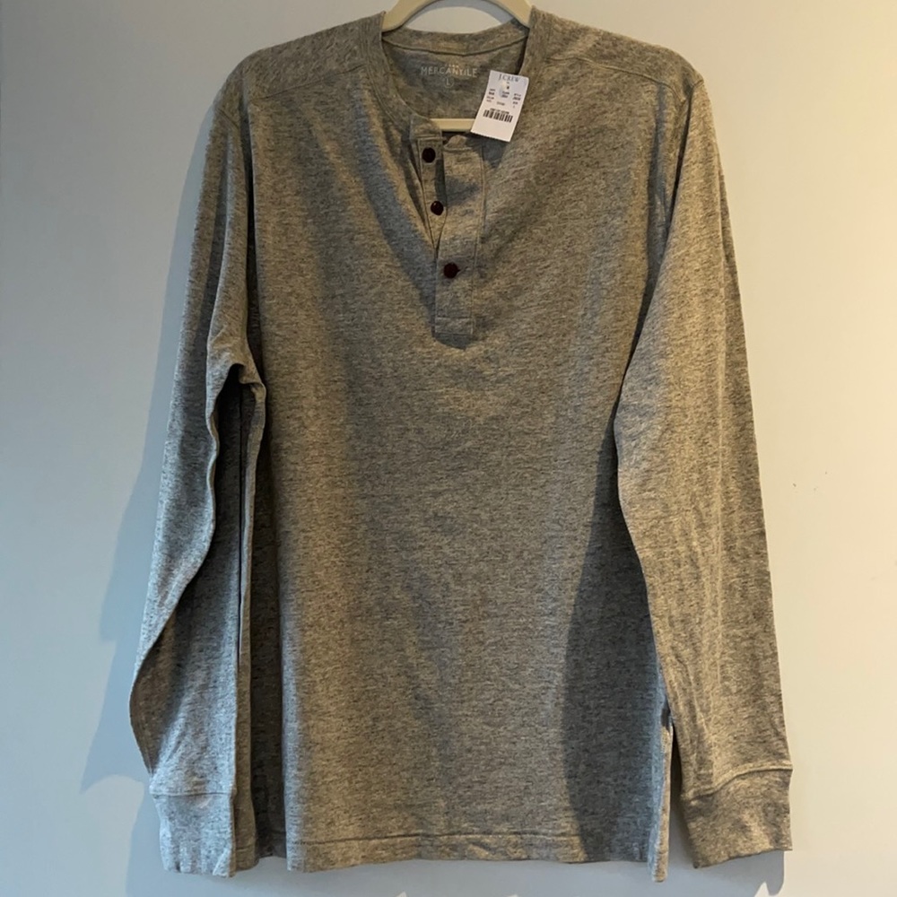 Long sleeve shirt with buttons